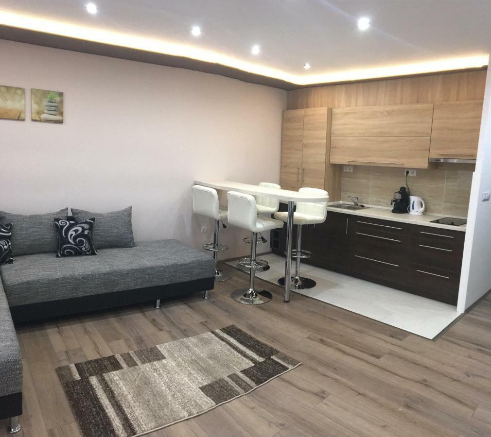 F&M Apartman Eger Extérieur photo