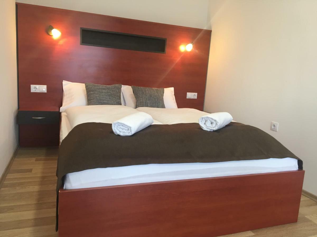 F&M Apartman Eger Extérieur photo