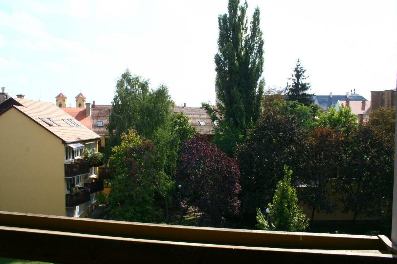 F&M Apartman Eger Extérieur photo