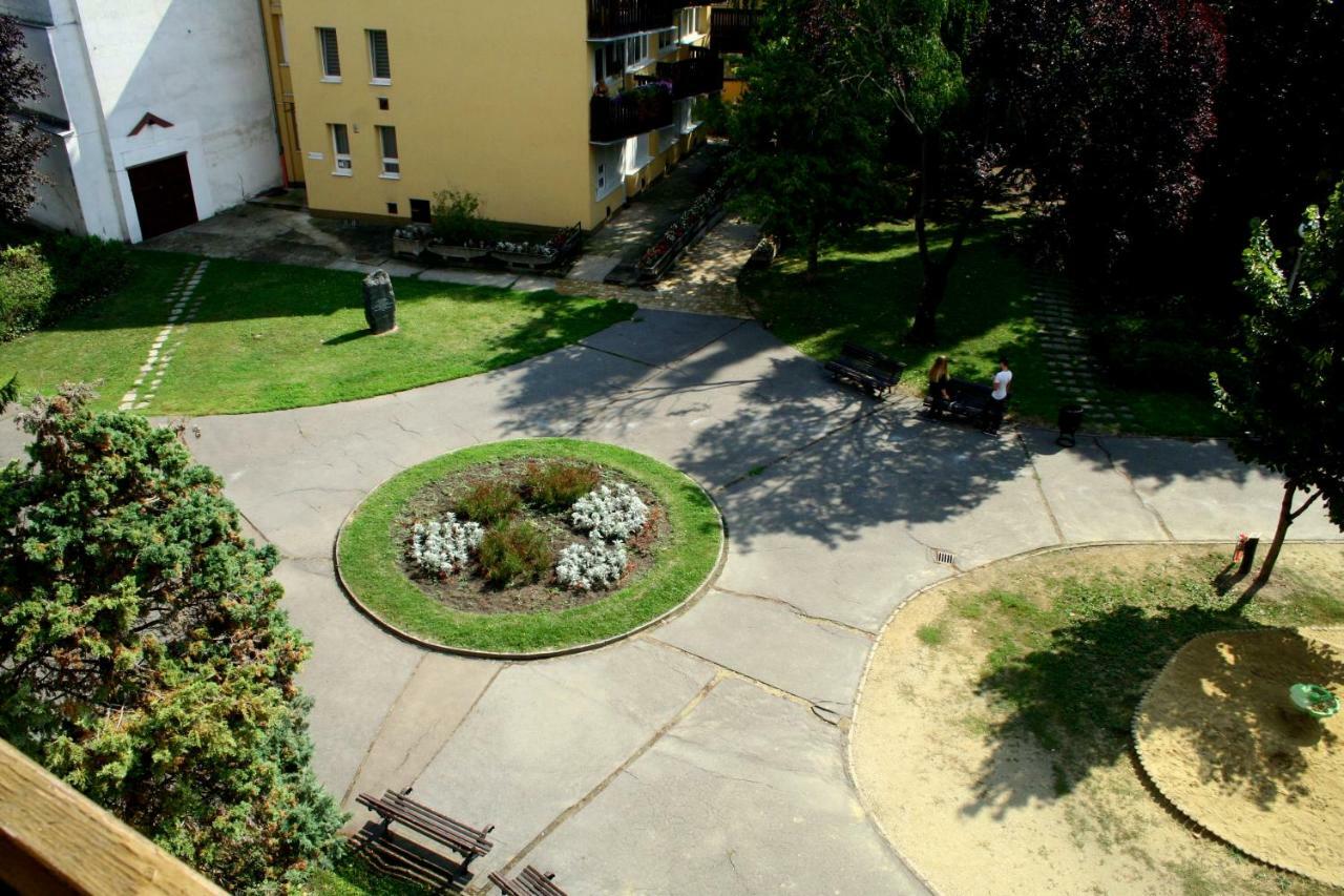 F&M Apartman Eger Extérieur photo