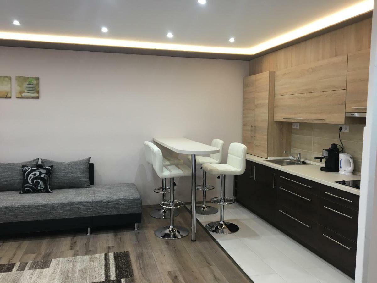 F&M Apartman Eger Extérieur photo