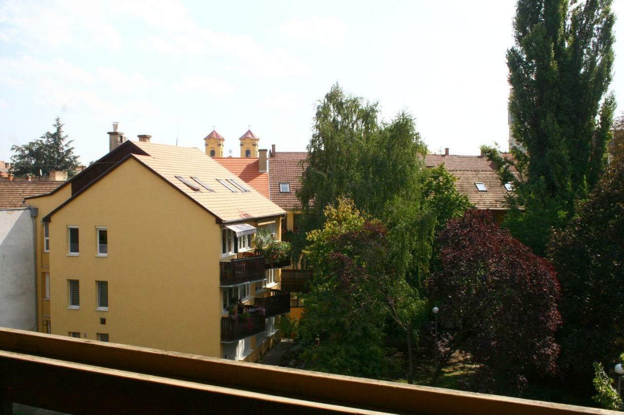 F&M Apartman Eger Extérieur photo